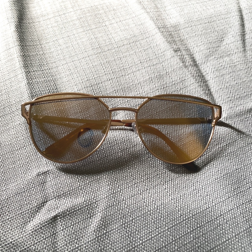 ✨ Aviator style shades✨